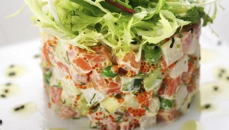 Sjeckana salata s lososom